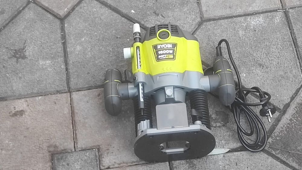 Freza de lemn RYOBI  de 1600 W ca noua