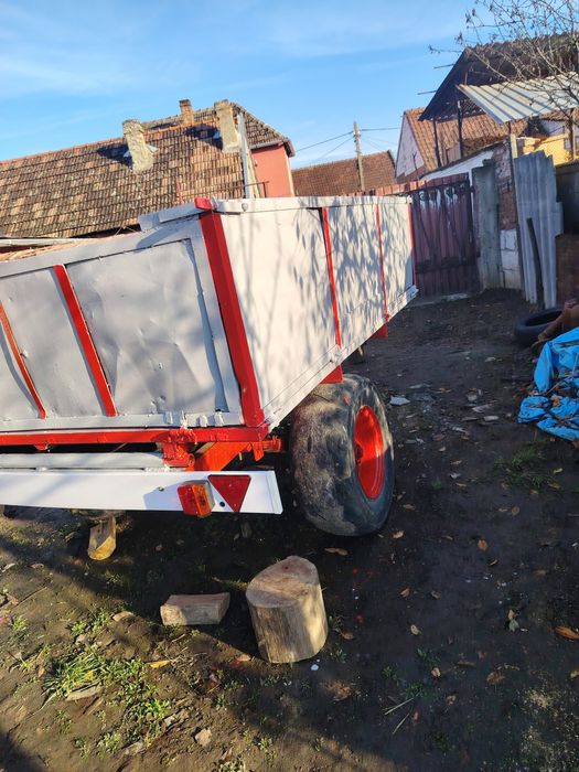 Vând Remorca 3t pe o axa cu instalație electrică