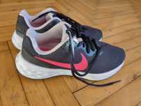 Nike номер 34 подходящи за момиче