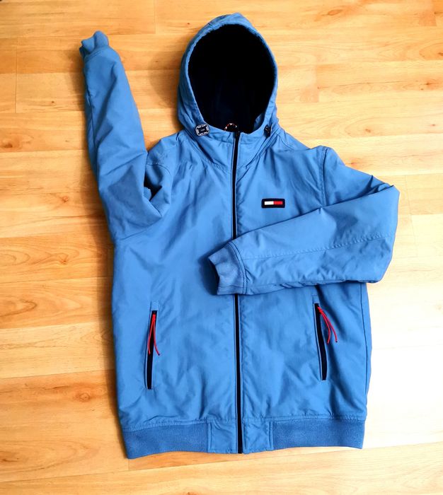 Продава се яке  Tommy jeans с полар