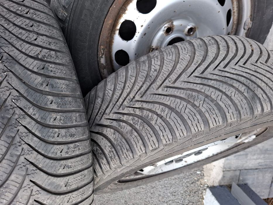 Set anvelope iarna 205/55/16 + jante tabla