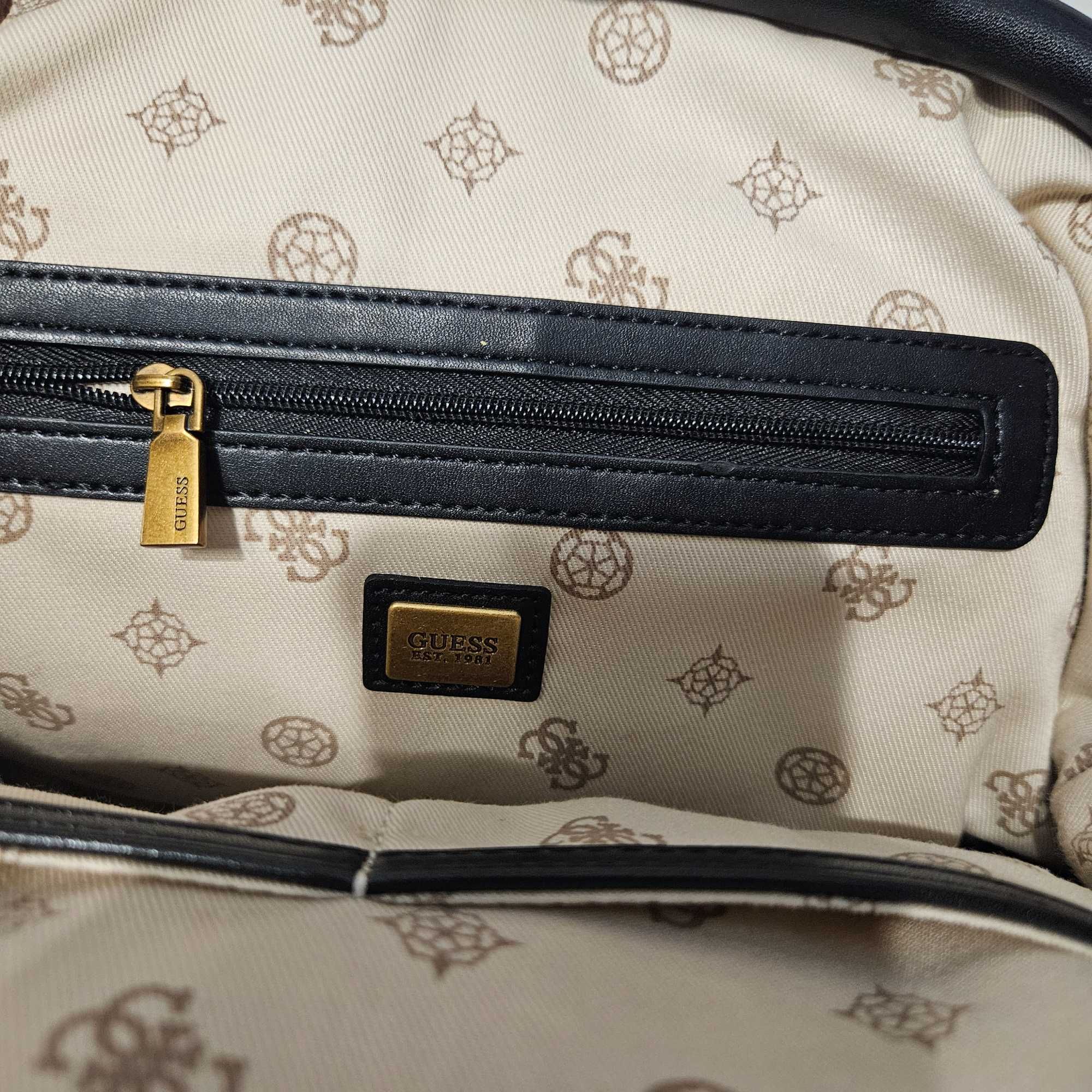 Черна чанта Guess