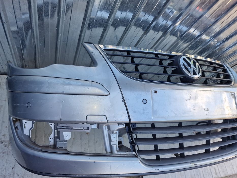 Bara fata cu senzori parcare si grila mare  Vw Touran facelift