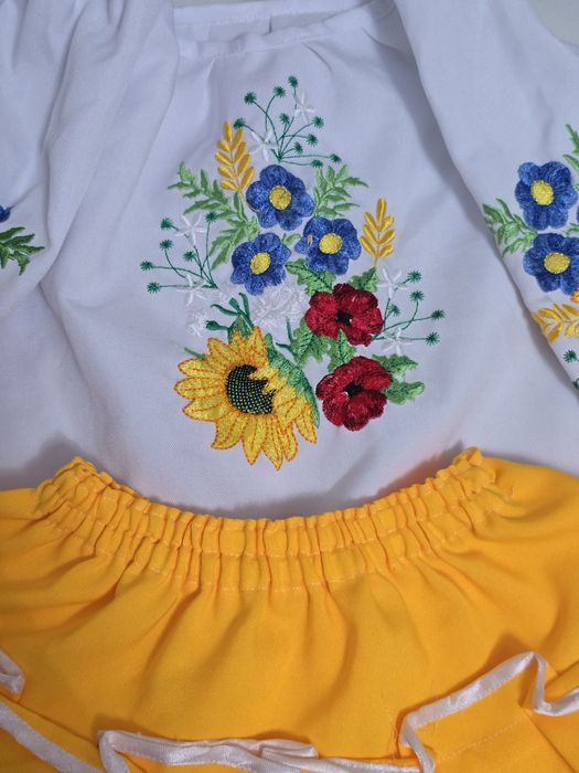 Costum fetite traditional