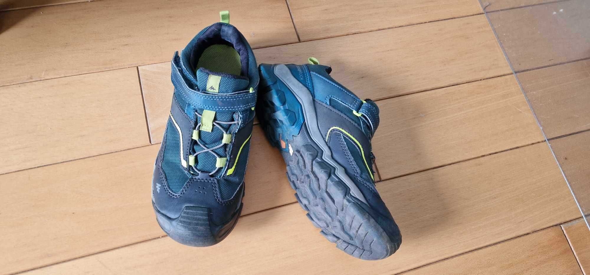 Детски непромокаеми туристически обувки от Decatchlon