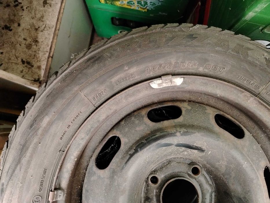Vând cauciucuri 185/65R15