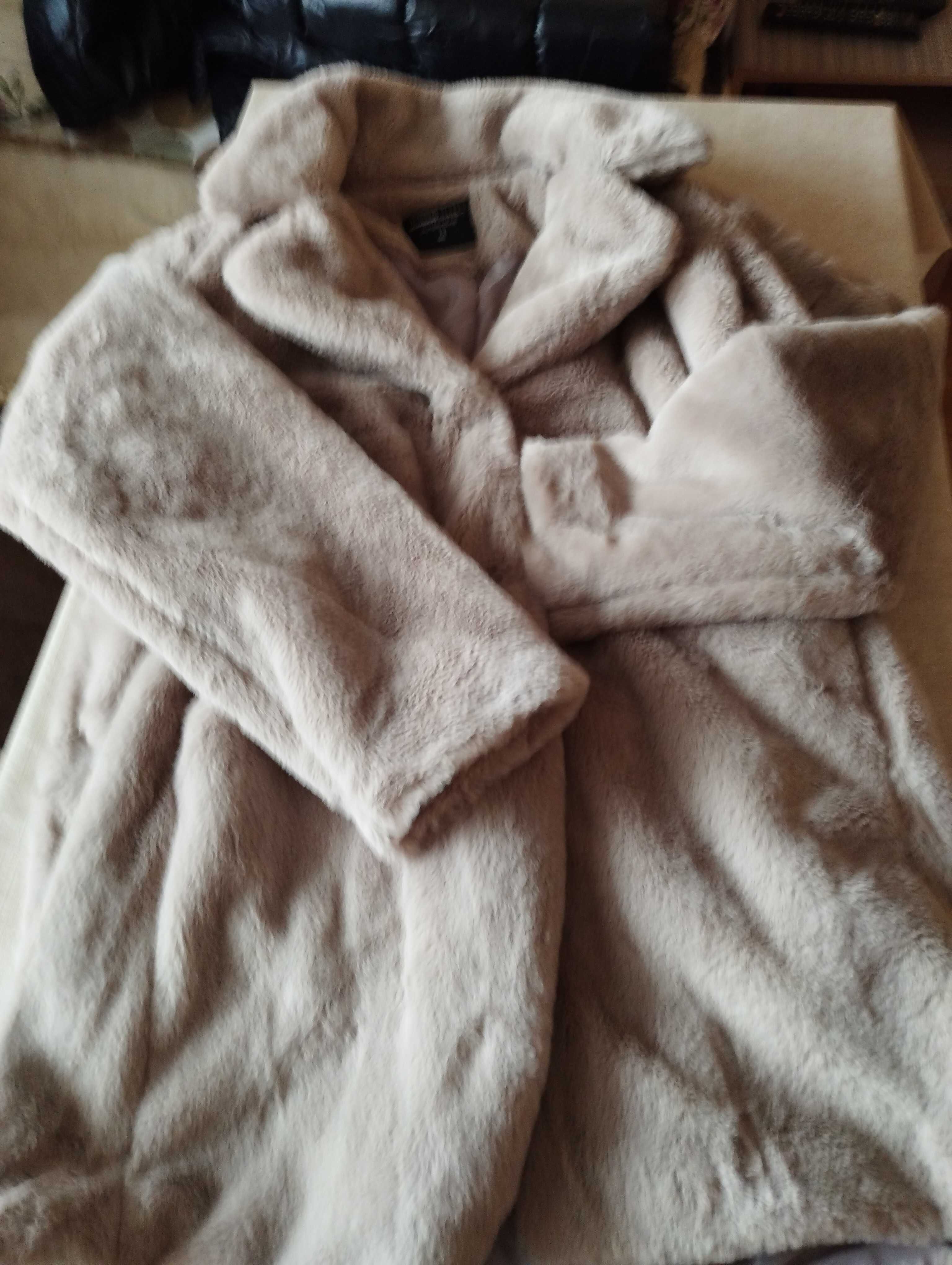 Дамско бежово палто