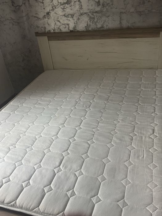 Pat matrimonal cu saltea inclusa