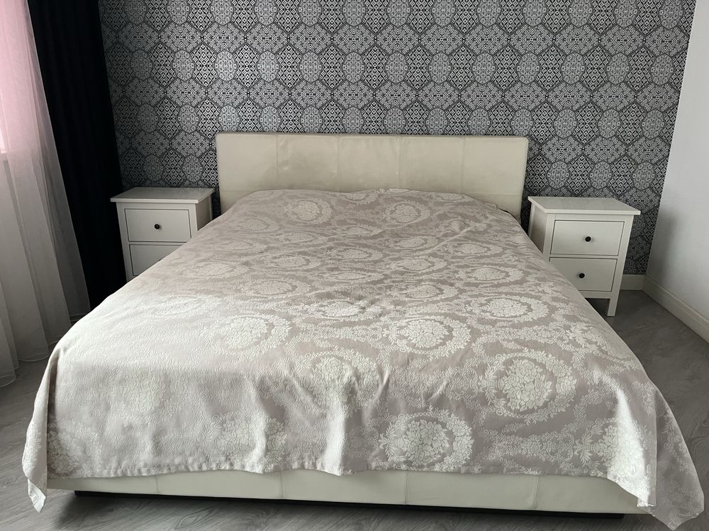 Продам двуспальную кровать