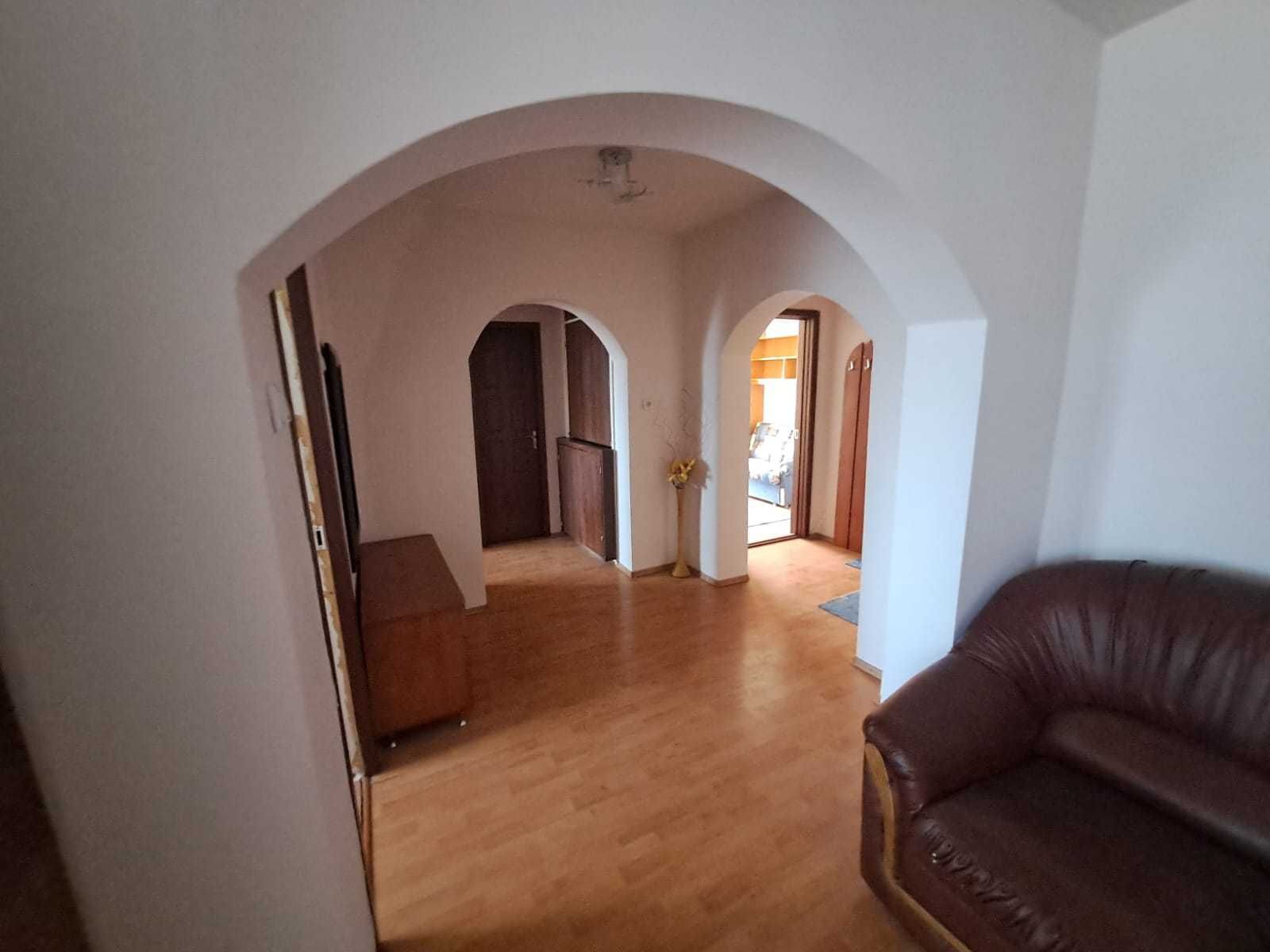 Inchiriez apartament decomandat, 3 camere Ploiesti- Malu Roșu-1550 lei