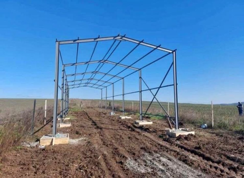 Vând structură metalică 12x20 din profile cu teava pe acoperis