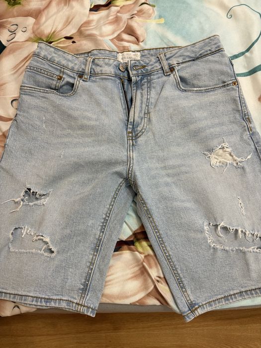 Долнище на Nike и къси дънки Pullbear