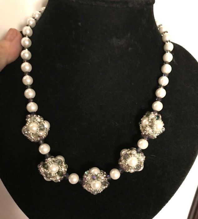 Colier handmade cu perle,diferite margele si incuietoare de argint