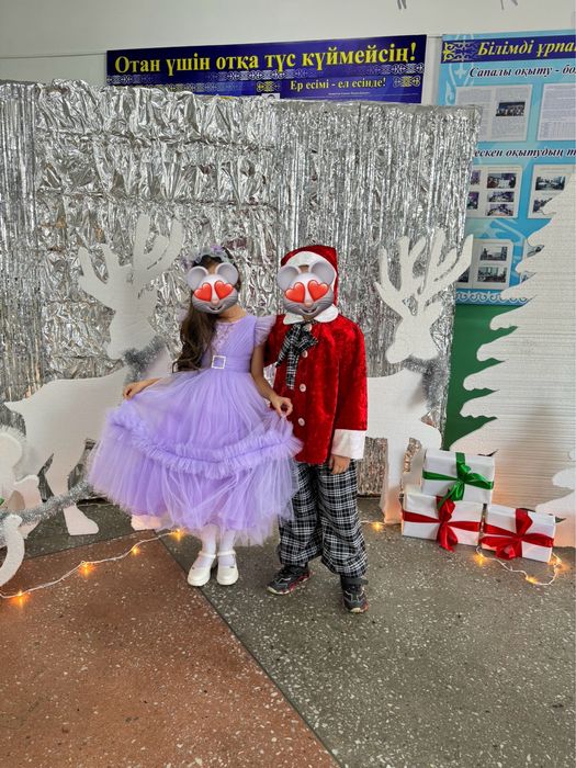 Продам платье , и костюм гномика