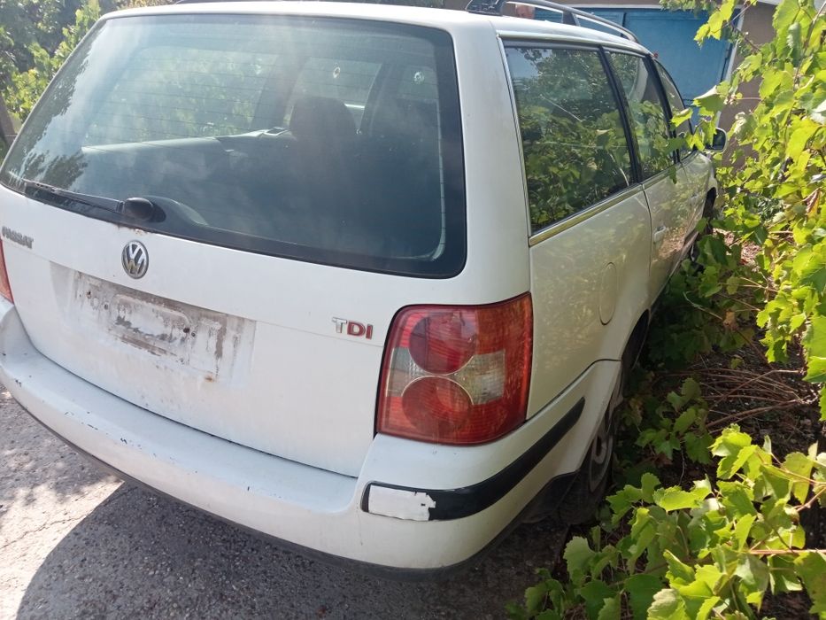 Pentru piese - Volkswagen Passat 2002 1.9tdi 101cp lovit dreapta