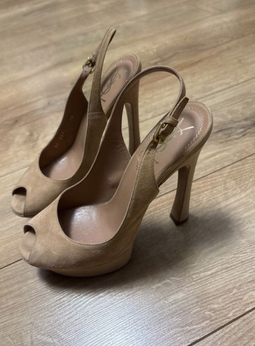 Tocuri Yves Saint Laurent