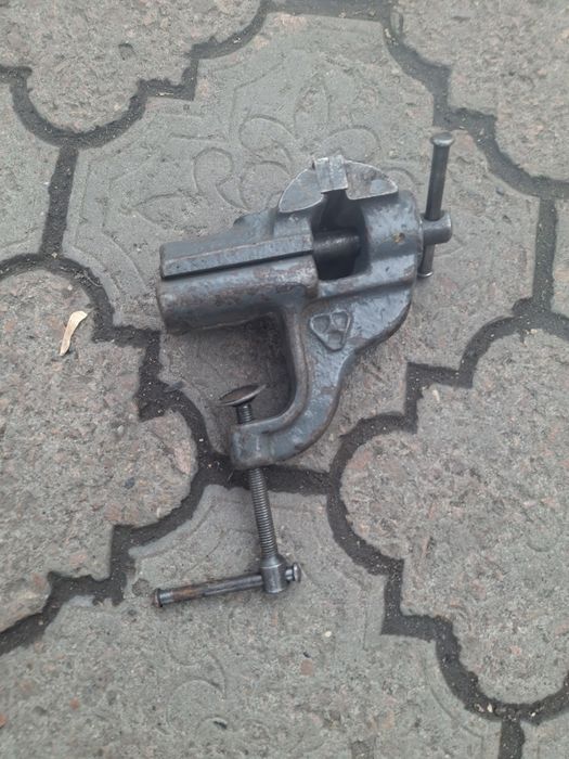 Продам тиски   .