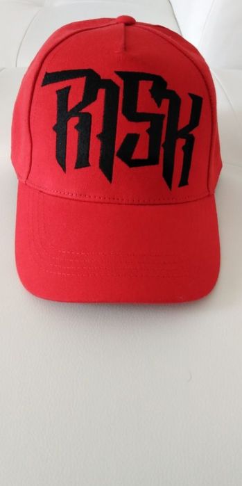 Vând Șapcă sport fashion, nouă, produs de calitate.