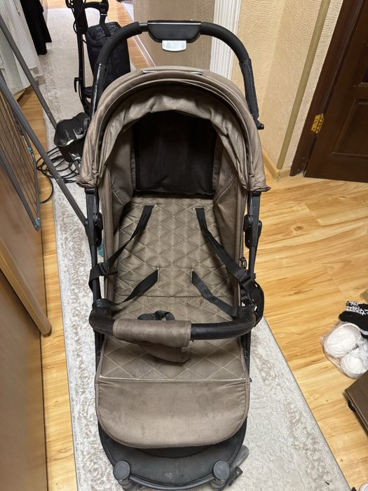 Коляска детская фирмы Mstar.             B.            N.