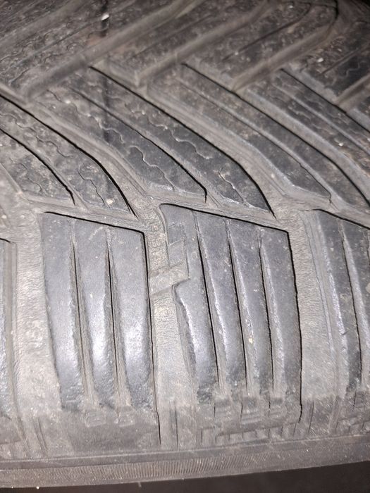 Vând anvelope iarna tubeless Michelin 215/55/R17