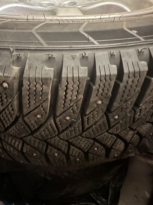 Продам резину новую шипованную с дисками