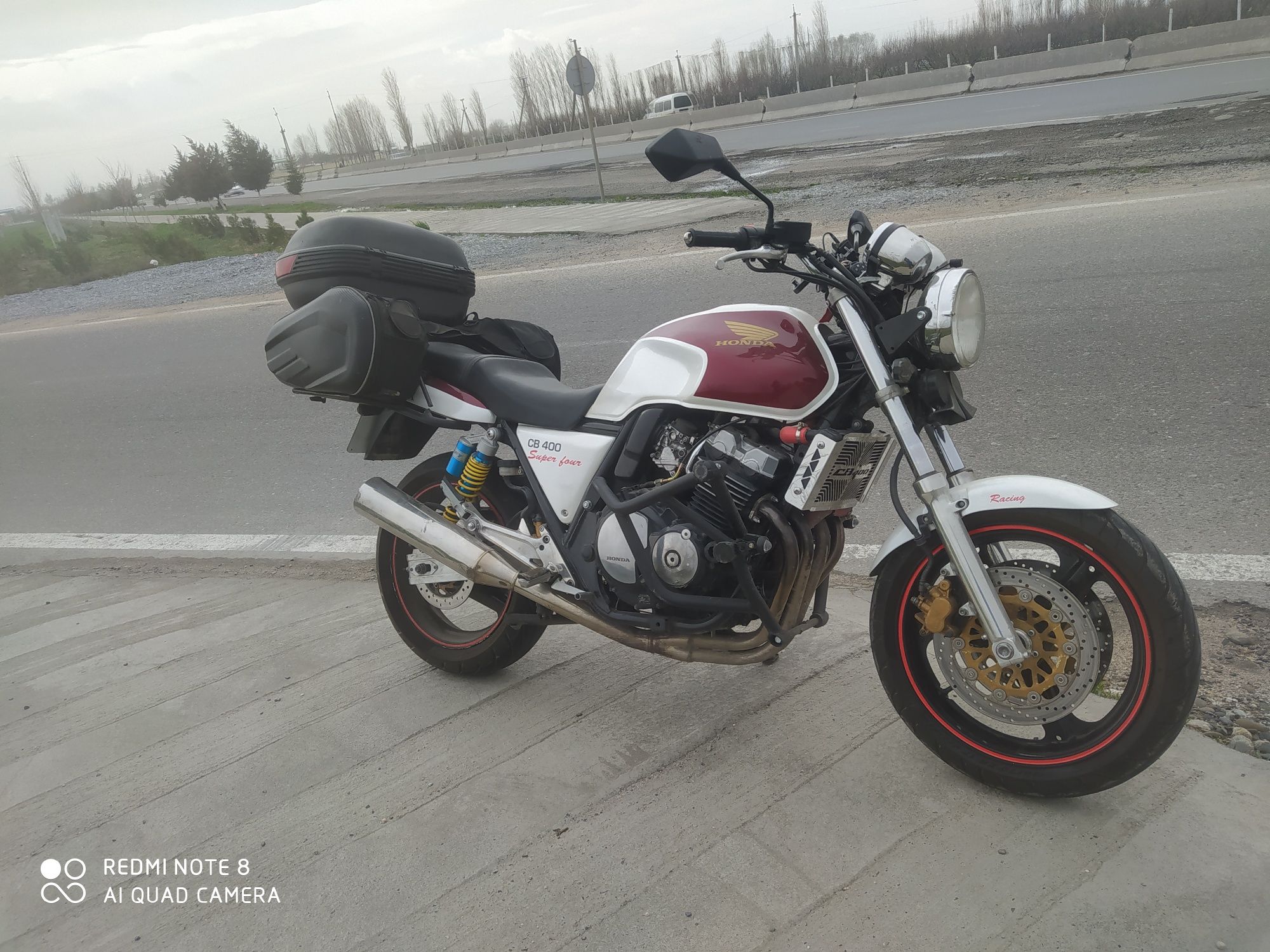 Honda CB400 satiladi. 400 kub 4 cilindr, 16 klapan. Motosikl saz.