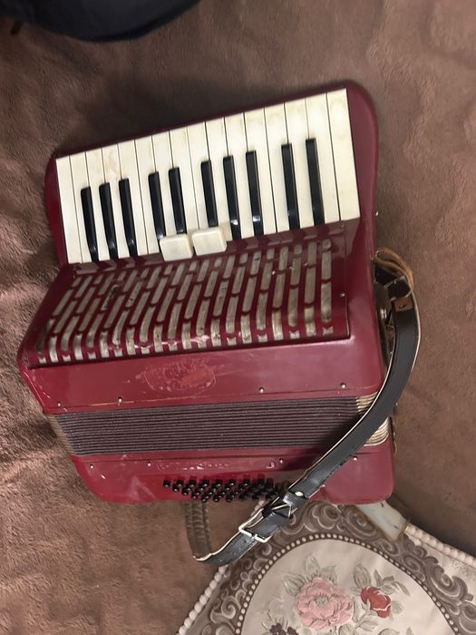 Vânzare acordeon 40 basi