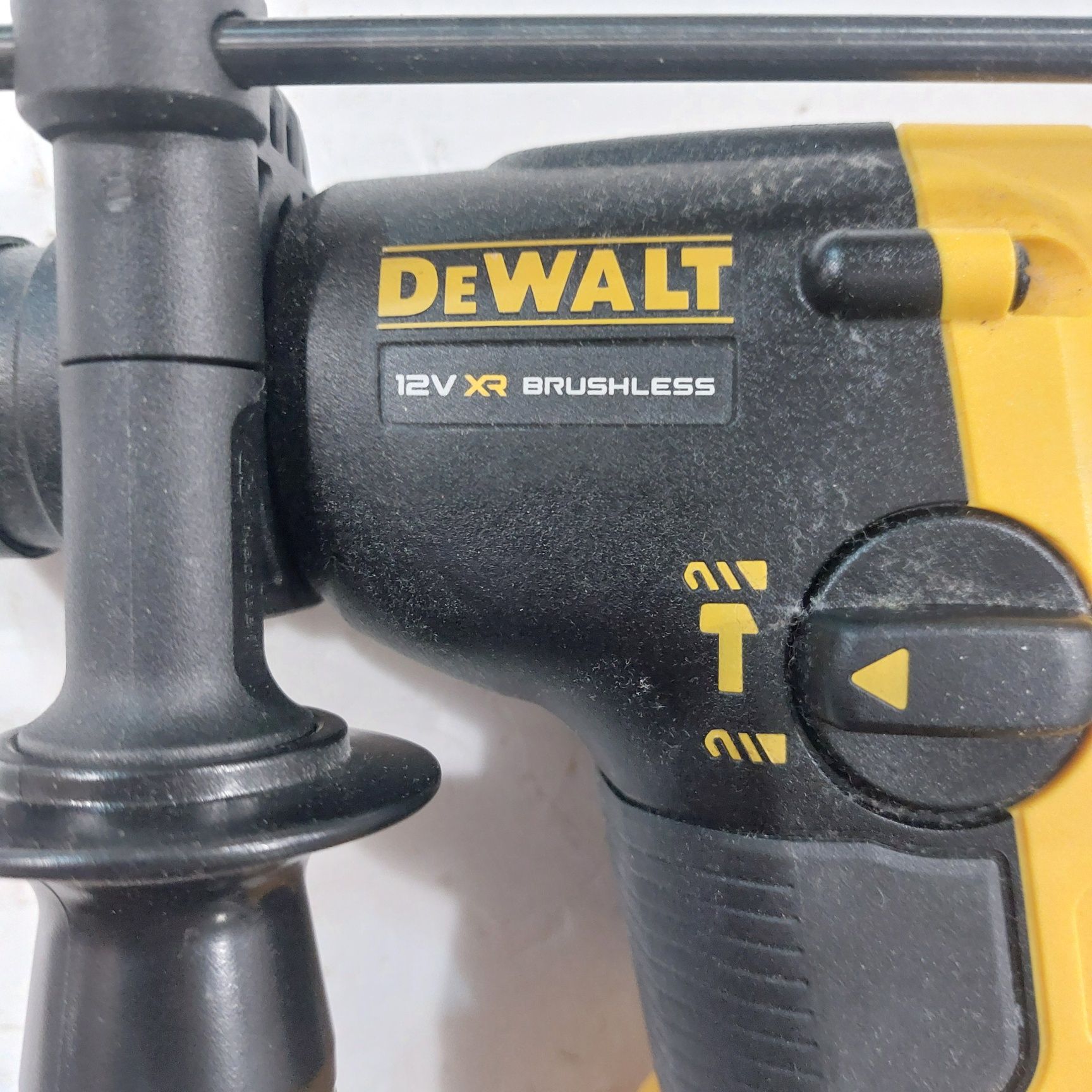 Намалена цена Безчетков акумулаторен перфоратор Девалт Dewalt DCH072