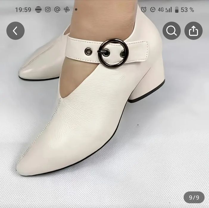 Туфли молочного цвета с пряжкой на щиколотке