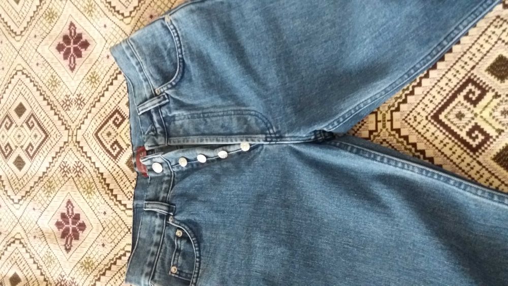 Дънки различни видове и цветове и 1 чифт джинси