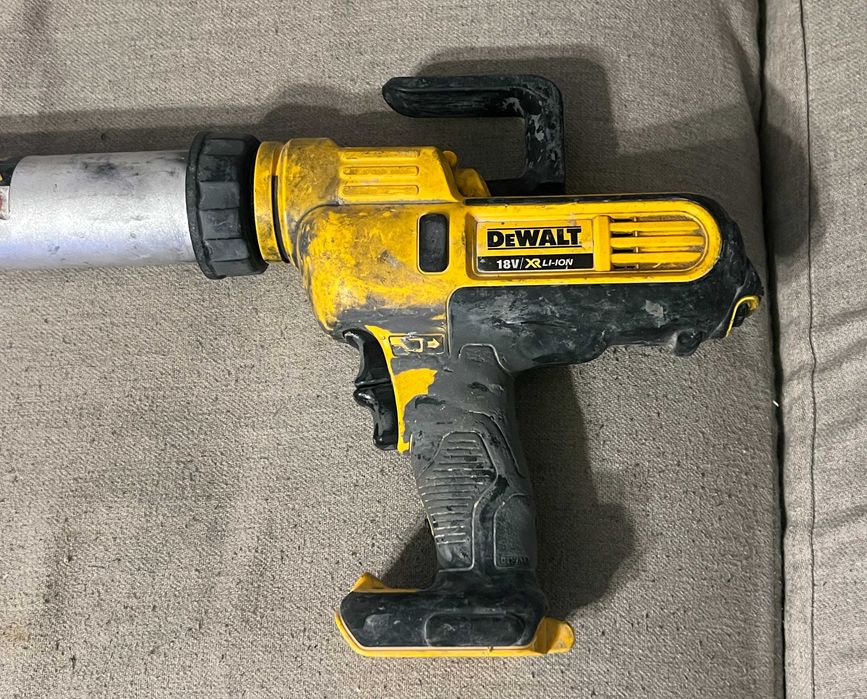 Pistol electric DeWalt DCE580 18V aplicare adezivi si etansanti