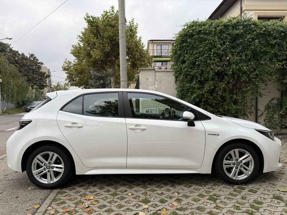 Vand toyota Corolla 1.8 benzina Hybrid