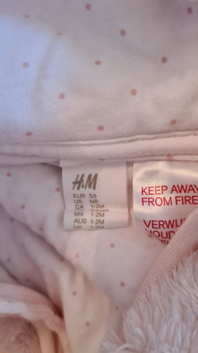 Salopeta toamna bebelusi H&M si caciula Zara