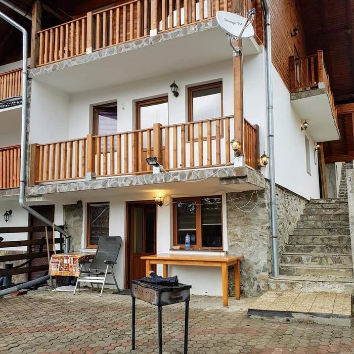 Inchiriez vila 5 camere in Paltinis. Cu ciubar