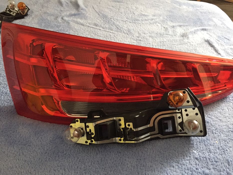 Stop stanga-dreapta Audi Q3 8U0945093 8U0 945 093