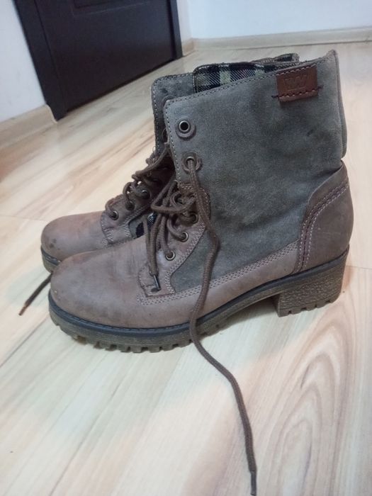 2 ii, Poșetă, fusta, bluza