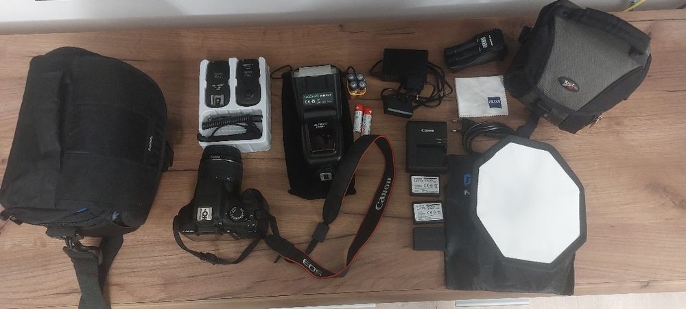 Aparat foto DSLR Canon EOS 1300D BK,18.0 MP + Accesorii