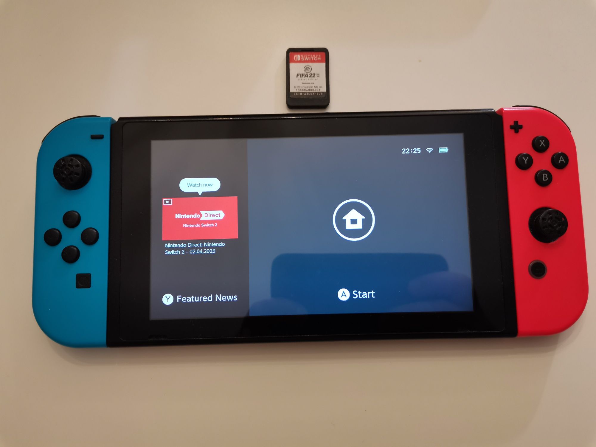 NINTENDO SWITCH + Калъф + Fifa 22