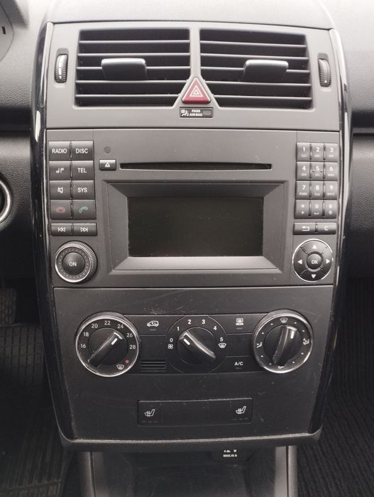 Vând Mercedes Benz clasa A 150,1.4 benzina ( consum mic),anul 2010