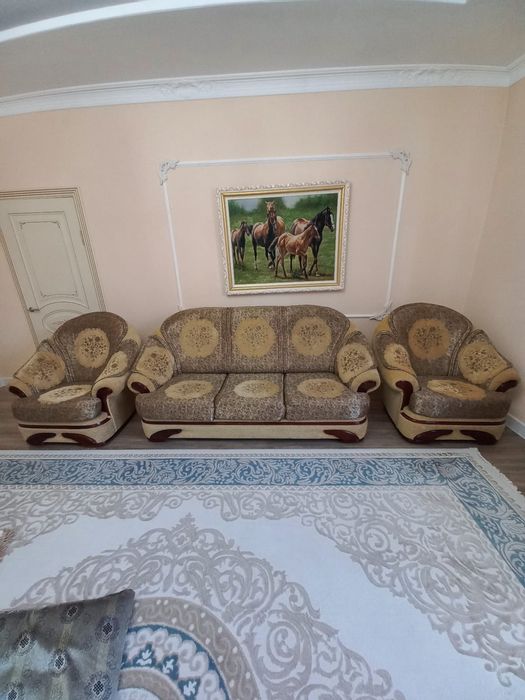 Продаю диван и кресло 120 000 т
