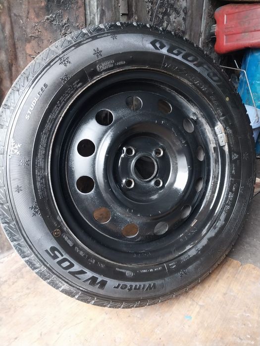 Продам резину колеса 185/65/15 вместе с дисками кия Рио хюндай акцент