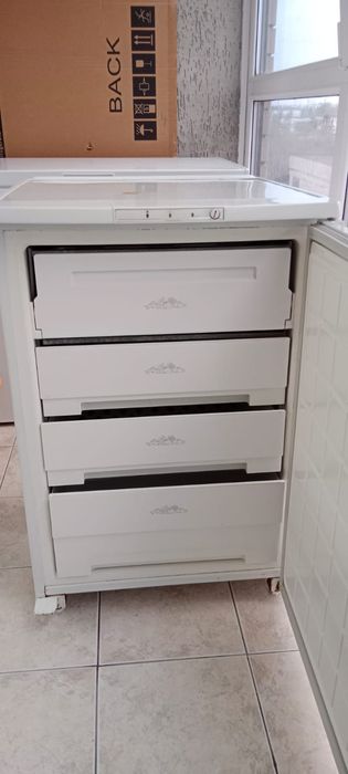 Срочно  продаётся морозильная камера  цена 40000 тыс .