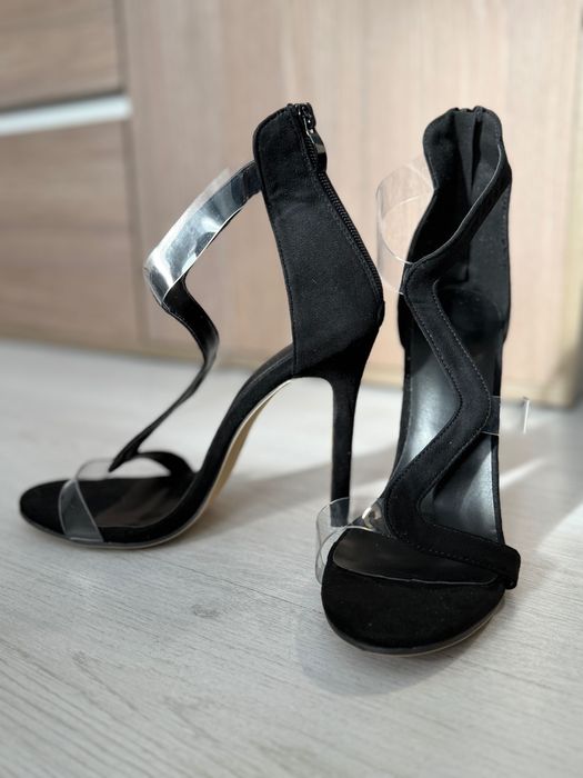 Обувки с висок ток