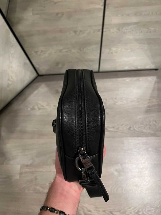 Geanta ARMANI EXCHANGE cu bareta detasabila pentru incheietura, Negru