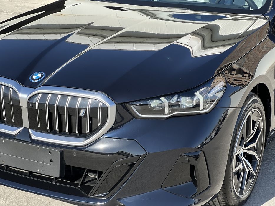 BMW i5 eDrive 40L. EV-elektro.2025