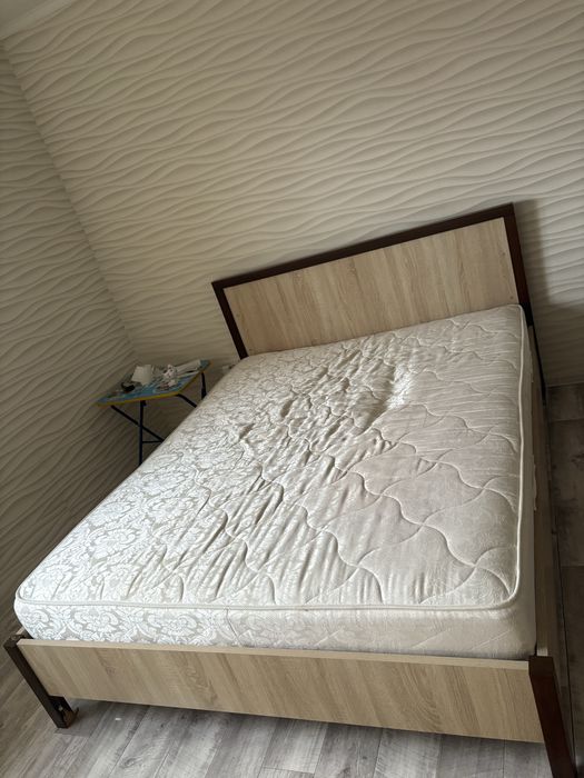 Продам кровать с матрсом
