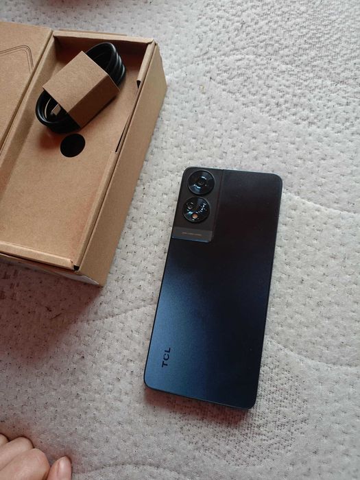 Мобилен телефон TCL