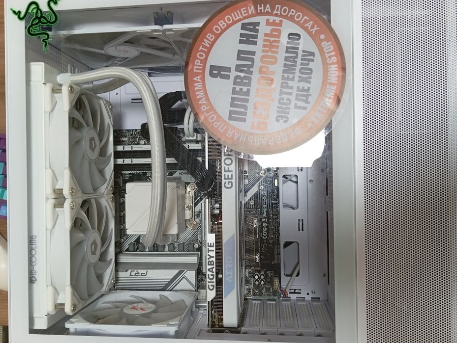 Продается игровой системный блок с монитором(монитор на кронштейне)