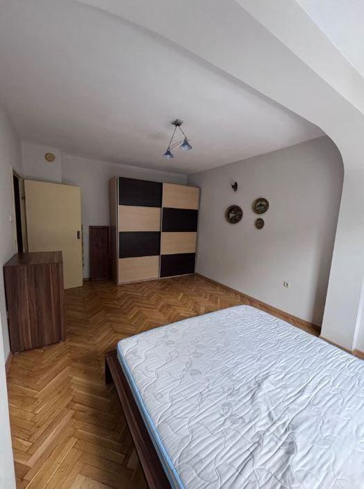 Тристаен апартамент, под наем, Конфуто