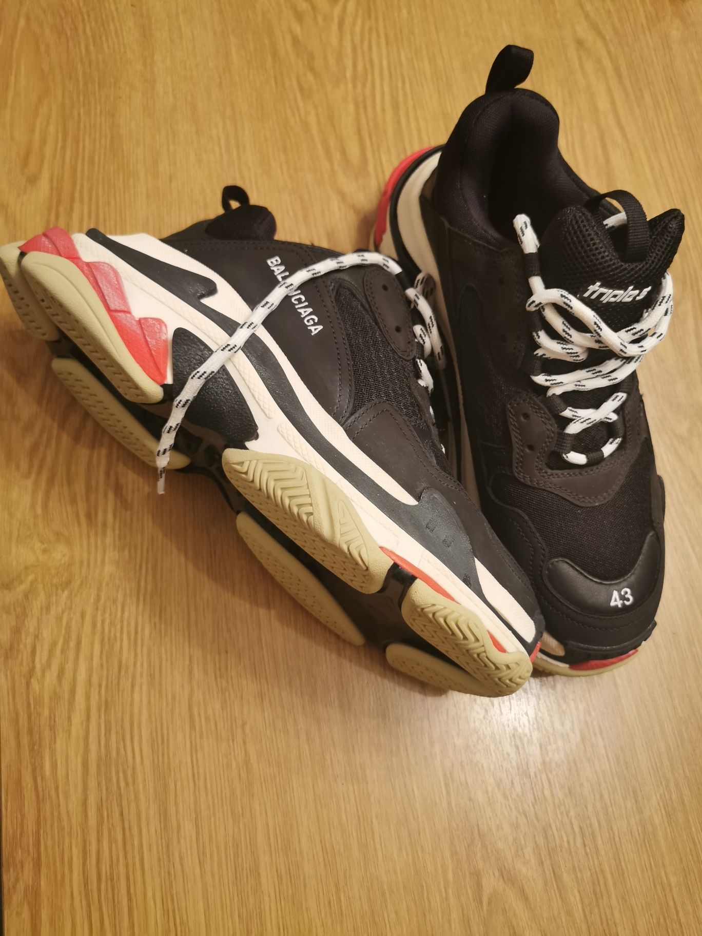 Adidasi Balenciaga, masura 43, noi, cu husa si sireturi de rezerva